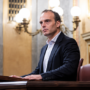 Manuel García Cosía (bachiller y solo ha trabajado en el Ayto de Pozuelo) es el sustituto de Cristina Díaz (periodista) como Responsable de Comunicación y Fotografía de Tejero (55 mil)