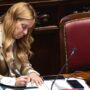 La primera ministra Meloni toma medidas contra el vandalismo callejero: Aparte de enviar 500 militares a Milán, promueve el arresto de menores y apuesta por “el que rompa, paga”